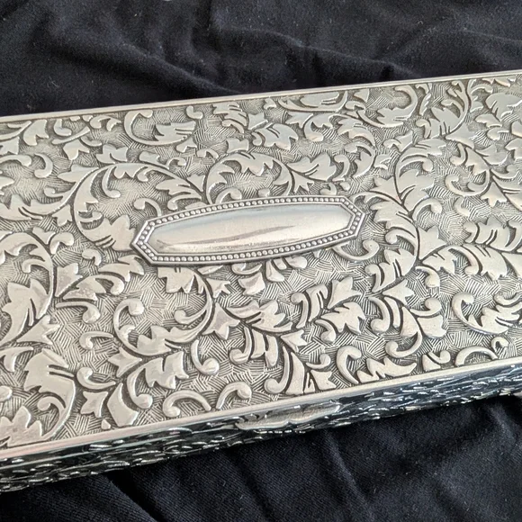 Beautiful Silver Decorative Jewelry/Trinket Box